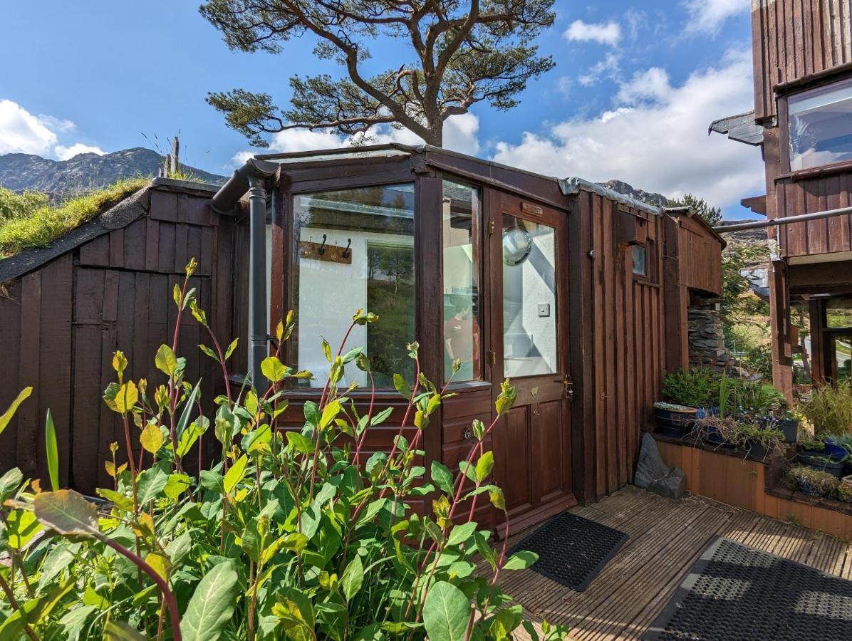 ブライナイ・フェスティニオグ Bryn Elltyd Eco Houseゲストハウス エクステリア 写真